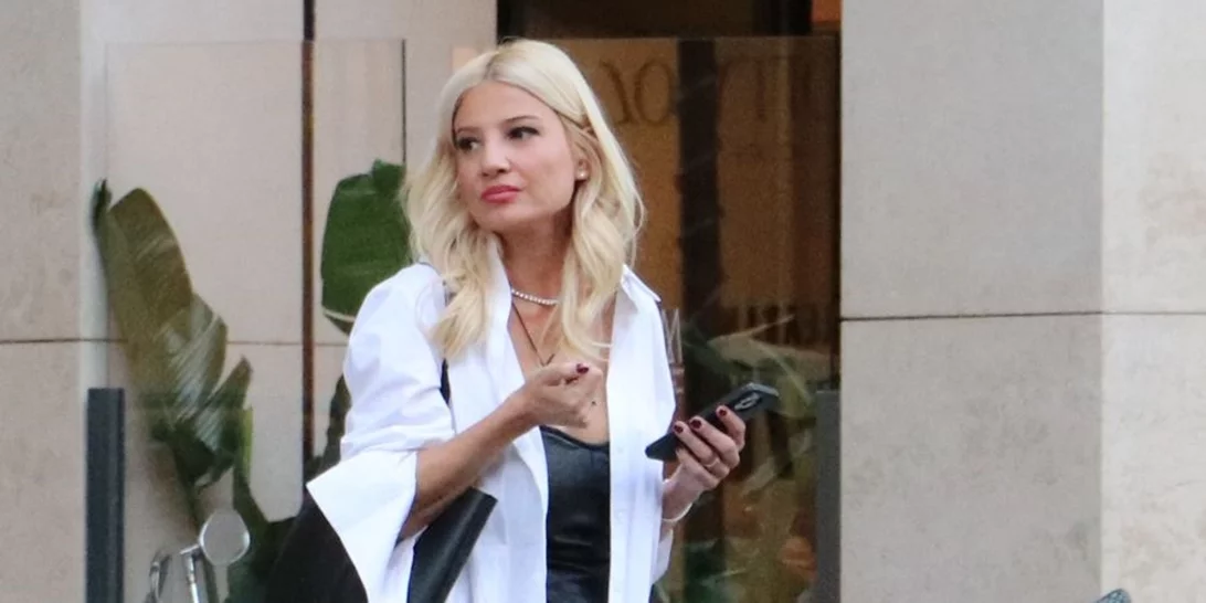 Φαίη Σκορδά | Ανοίγει τη γιορτινή μονοκατοικία της