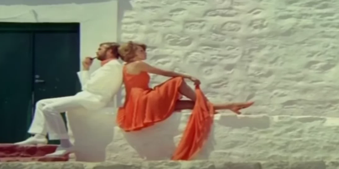 "Τόσα καλοκαίρια" | Το πρώτο ελληνικό τραγούδι που έγινε βίντεο κλιπ με φόντο τα ειδυλλιακά τοπία της Ύδρας