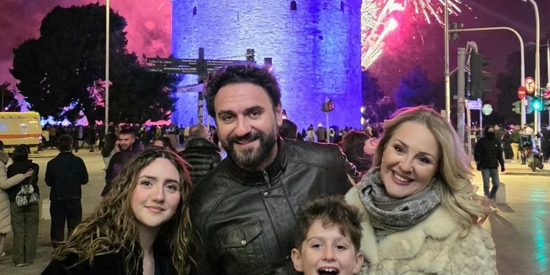 Μελέτης Ηλίας | Ο τηλεοπτικός "Σάββας" στον Λευκό Πύργο, αγκαλιά με τη σύζυγο & τα παιδιά του