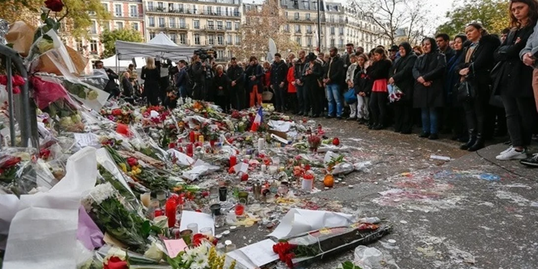 Η Γαλλία αποτίνει για ακόμη μια χρονιά φόρο τιμής στα θύματα των επιθέσεων της 13ης Νοεμβρίου 2015