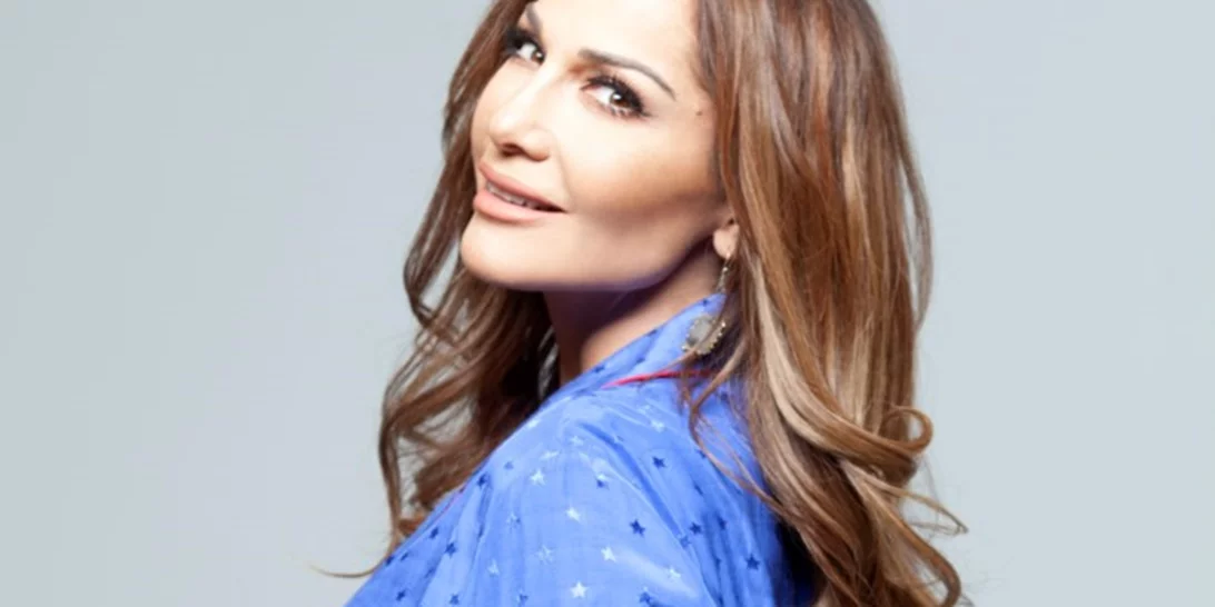 J2US | Η Δέσποινα Βανδή με το φόρεμα που θα γίνει ανάρπαστο τις γιορτές