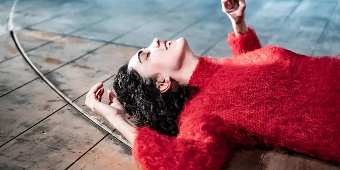 Η Ανθή Ευστρατιάδου αφιερώνει ένα ποίημα στην Hedda Gabler