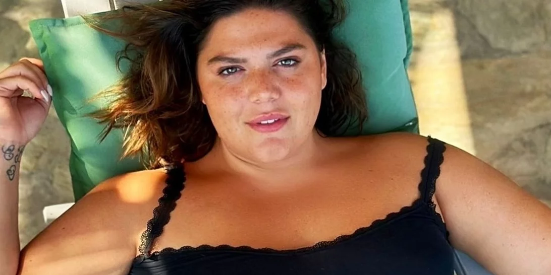 "Κορίτσια στον ήλιο" | Η Δανάη Μπάρκα απολαμβάνει το ελληνικό καλοκαίρι με την καλή της φίλη, Νόνη Δούνια