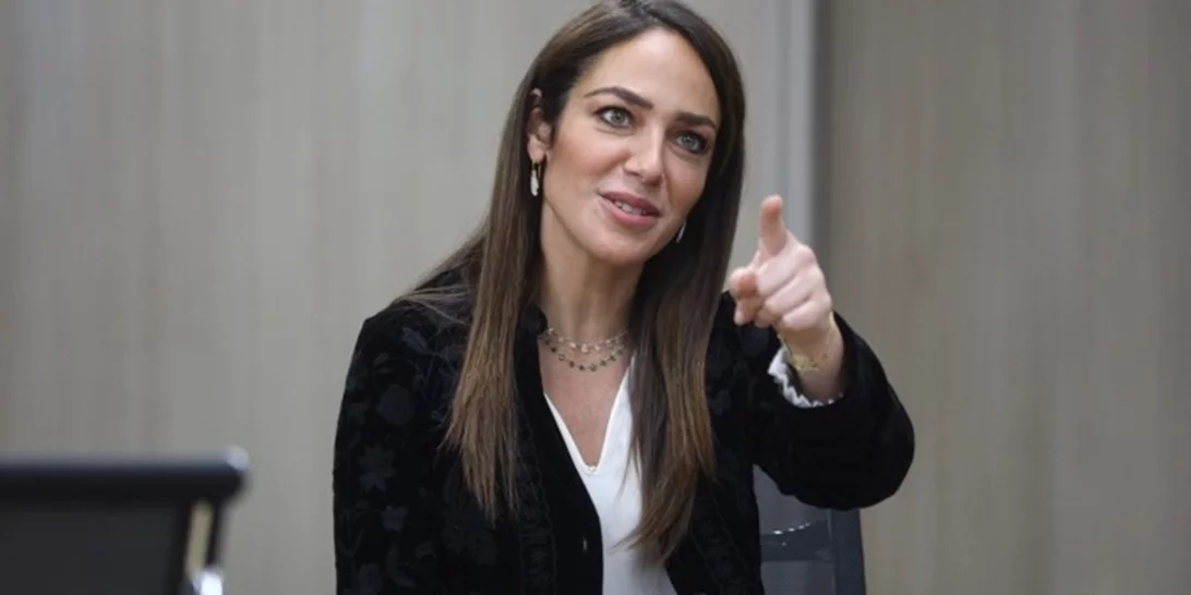 Η Δόμνα Μιχαηλίδου αυτοτρολάρεται για το σαρδάμ με την κατακράτηση - "Αν δεν γελάς με τον εαυτό σου"