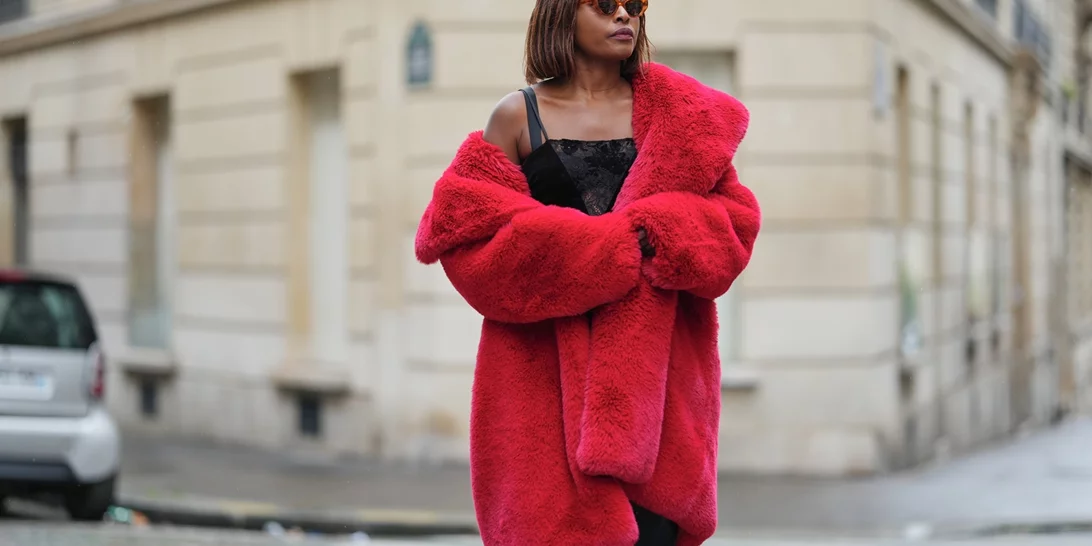 Γιορτινό ντύσιμο 2025 | 5 πολύ απλά αλλά κομψά φορέματα για τις γιορτινές σας εμφανίσεις