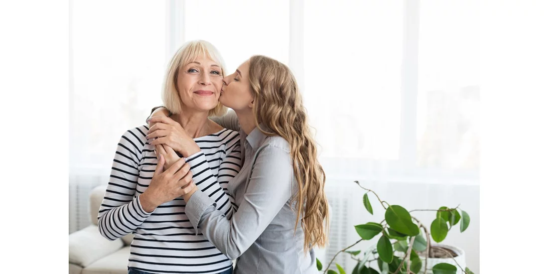 Last minute gifts | 15 δώρα μόδας για να προσφέρεις στη μαμά σου στη Γιορτή της Μητέρας