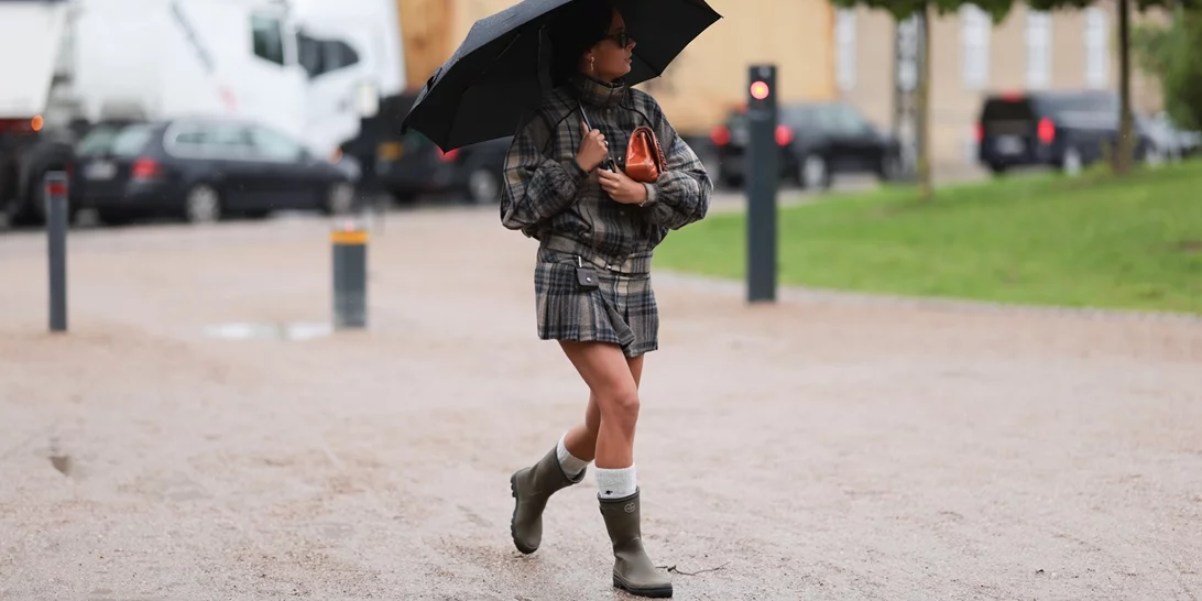 Fab Five | 5 stylish looks που μπορείς να δημιουργήσεις φορώντας γαλότσες