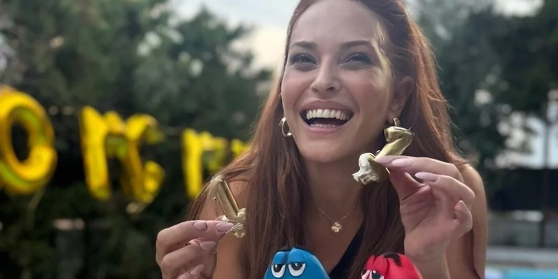 Γενέθλια για τη Σίσσυ Χρηστίδου μαζί με τους συνεργάτες της | Η ηλικία της