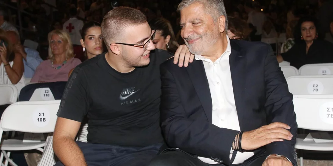 Βραδινή έξοδος για τον Αλέξανδρο Πατούλη | Το σχόλιο της μητέρας του