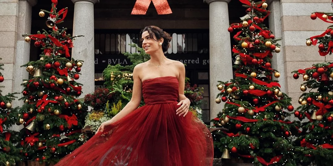 Η Τόνια Σωτηροπούλου με το πιο girly κόκκινο φόρεμα για τα Χριστούγεννα