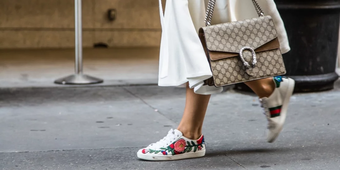 Ποια καλοκαιρινά παπούτσια μπορείς να φορέσεις και το φθινόπωρο;