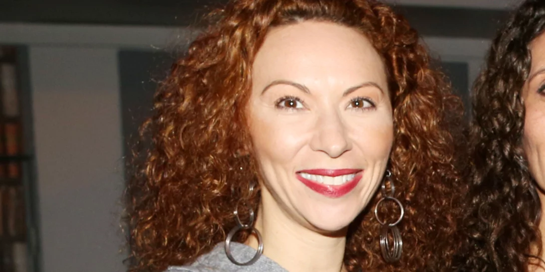 Δώρα Χρυσικού | "Φανατισμένοι με τραβούσαν από τα μαλλιά να με ρίξουν στο ποτάμι - Ήταν τρομακτικό"