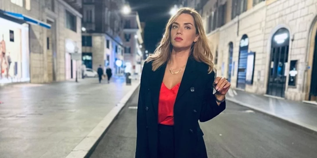 Το φόρεμα της Βάσως Λασκαράκη που θα φορέσεις από το γραφείο έως το εορταστικό τραπέζι