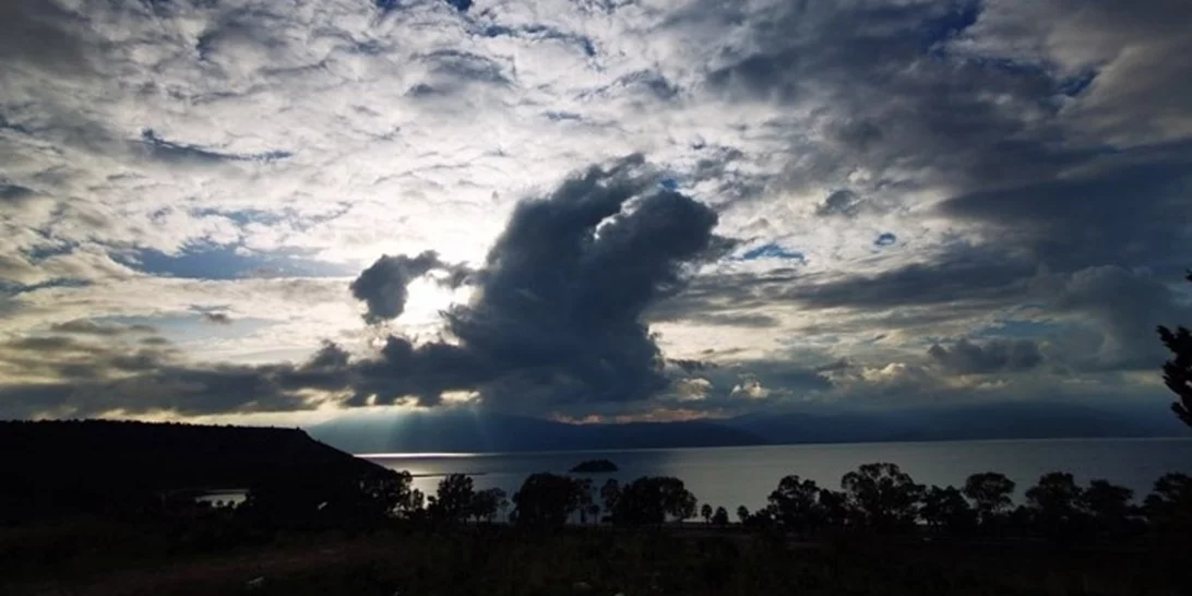 Θυελλώδεις άνεμοι και σημαντική πτώση της θερμοκρασίας το Σαββατοκύριακο