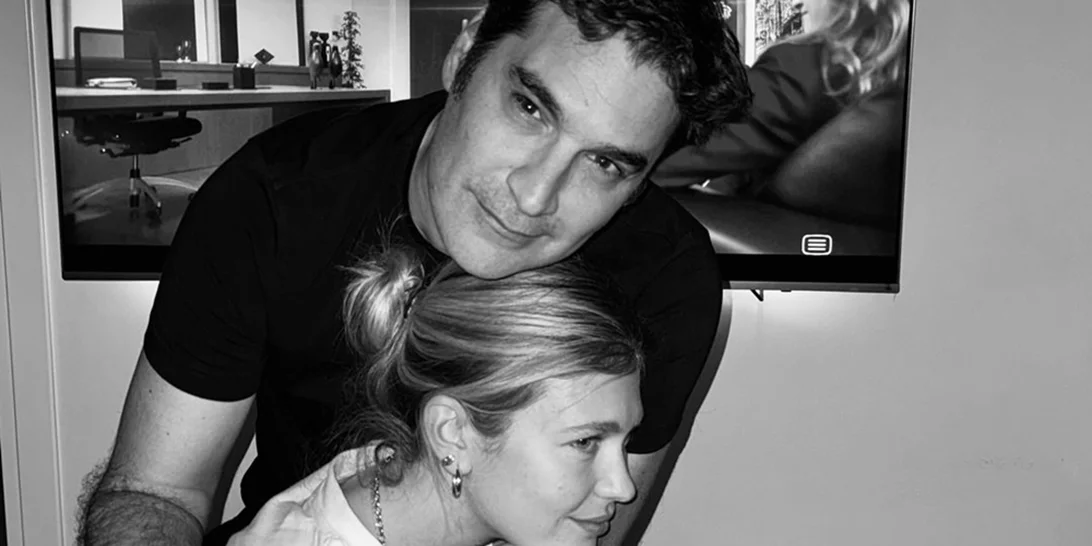 "Tι είναι αυτό που το λένε αγάπη" | Η τρυφερή αγκαλιά Κλέλιας Ανδριολάτου - Χριστόφορου Παπακαλιάτη