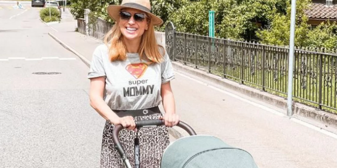 Μαρία Ηλιάκη - Στέλιος Μανουσάκης | Η πρώτη βόλτα με τη νεογέννητη κόρη τους