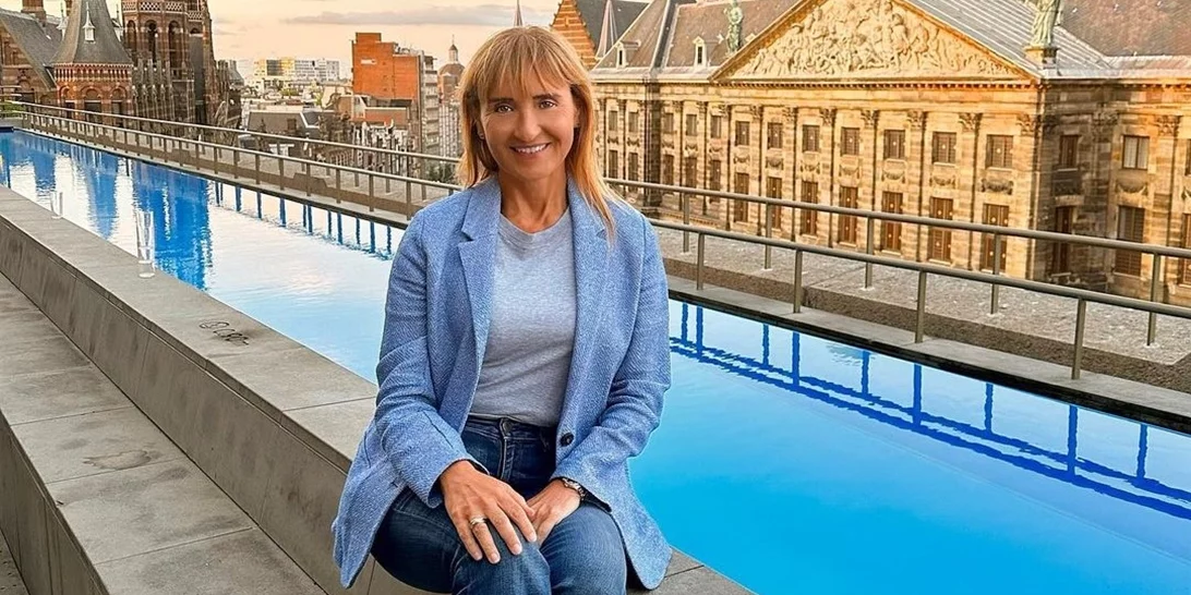 Μάρα Ζαχαρέα | Η ανοιξιάτικη εμφάνιση με ροζ κοστούμι