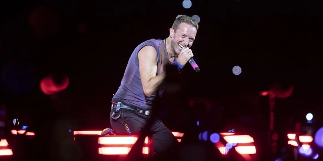 ColdPlay: Ο τραγουδιστής Κρις Μάρτιν μίλησε ελληνικά και ξεσήκωσε τους 60.000 θεατές – "Είμαστε ευγνώμονες…"