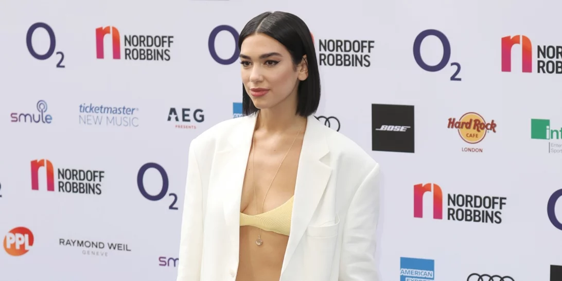 Η Dua Lipa έχει αναδειχθεί στο απόλυτο fashion icon | Δες τις καλοκαιρινές εμφανίσεις της που θα φορούσαμε και εμείς