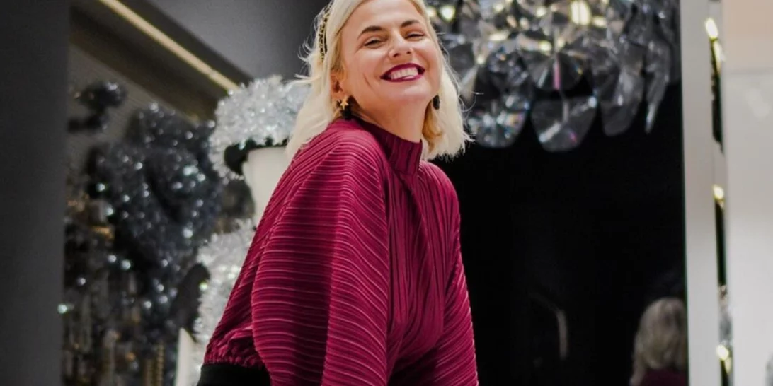 Η Χριστίνα Κοντοβά στο κομμωτήριο | Το κομψό χρώμα μαλλιών που επέλεξε