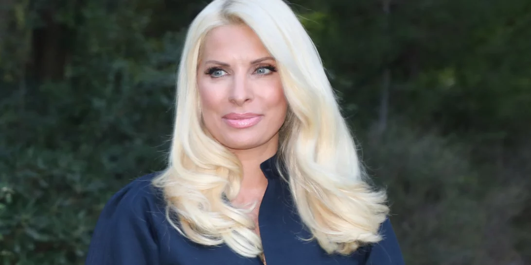 Η Ελένη Μενεγάκη παραδίδει μαθήματα στιλ | Πώς θα φορέσεις τη δερμάτινη φούστα της από το Zara