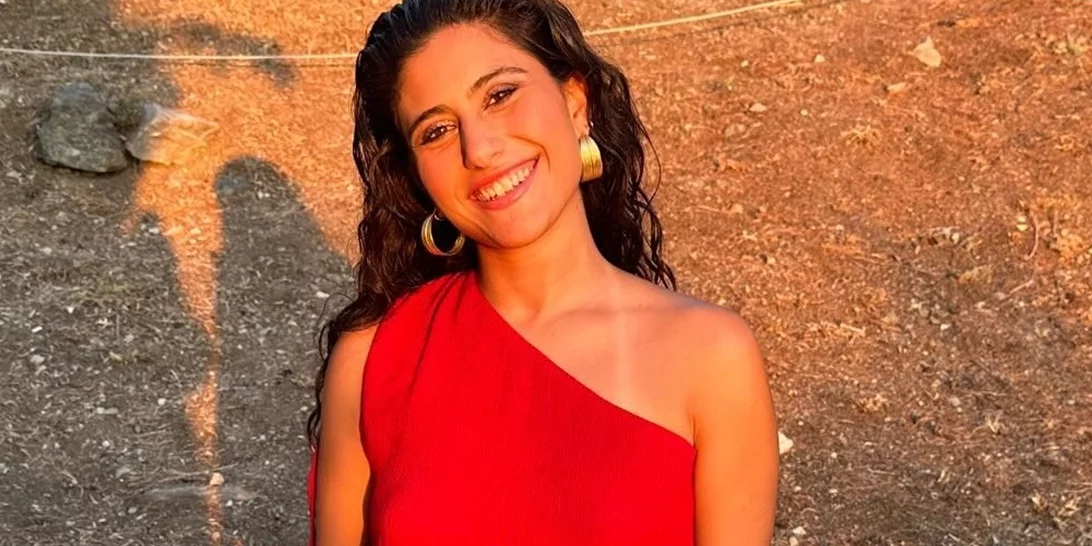 Η Μαρίνα Σπανού με total red look στην Επίδαυρο