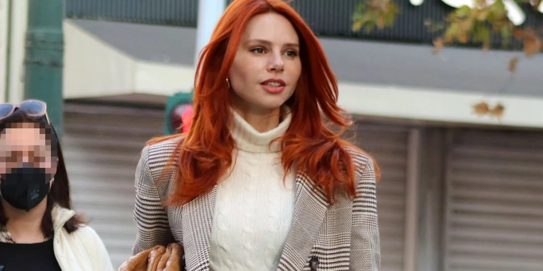 Έβελυν Καζαντζόγλου | Σου δείχνει τον uber chic τρόπο για να φορέσεις over the knee μπότες με jeans