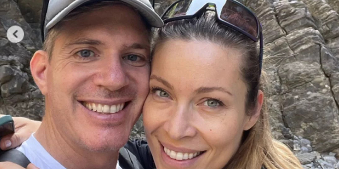 Η Μαριέττα Χρουσαλά και ο Λέων Πατίτσας με τα παιδιά τους | Η οικογενειακή βόλτα στο κέντρο της Αθήνας