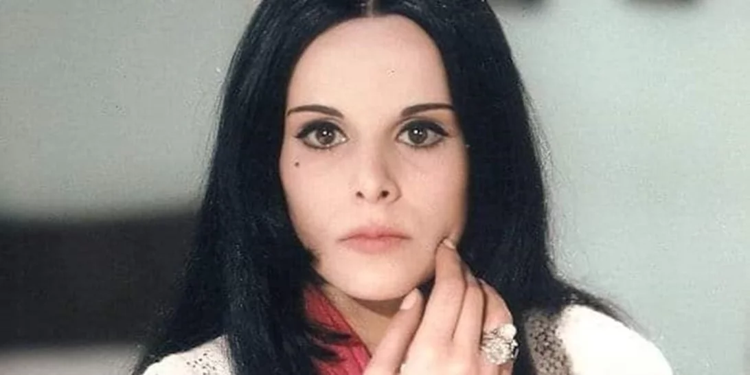 Έλενα Ναθαναήλ | Με το χαρακτηριστικό look των 60s σε εμφάνισή της στο Μόναχο