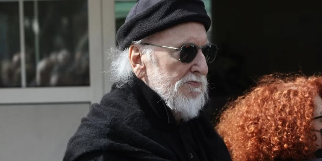 Στο νοσοκομείο με κορονοϊό ο Διονύσης Σαββόπουλος - Τα νεότερα για την κατάσταση της υγείας του