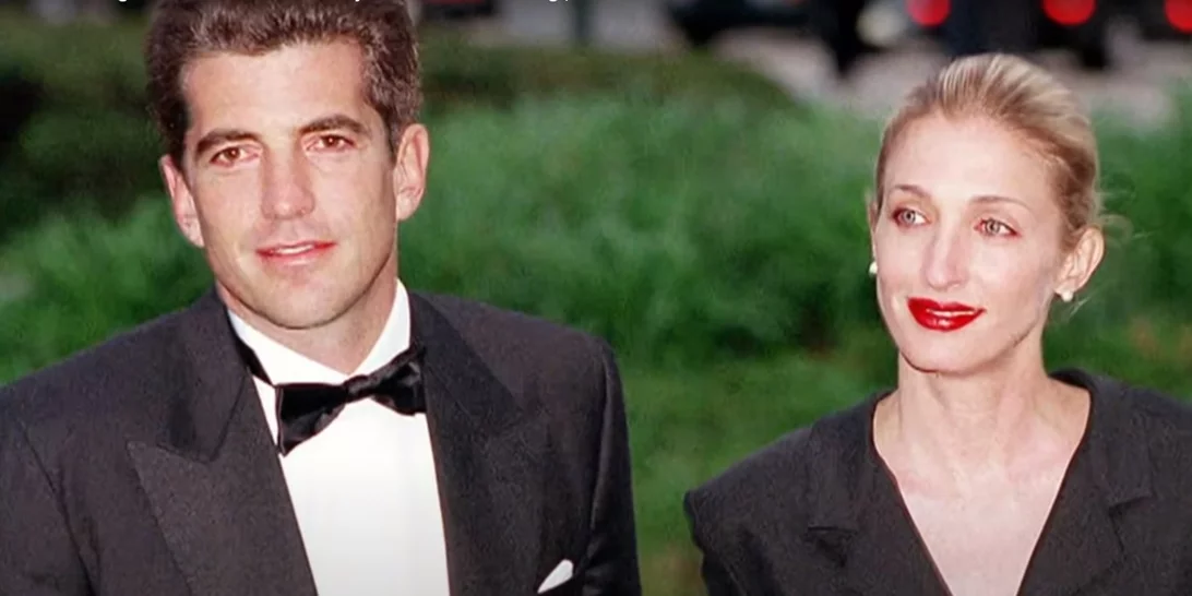 Η Prada αποτίει φόρο τιμής στην Κάρολιν Μπέσετ-Κένεντι με την τσάντα Prada Re-Edition 1995