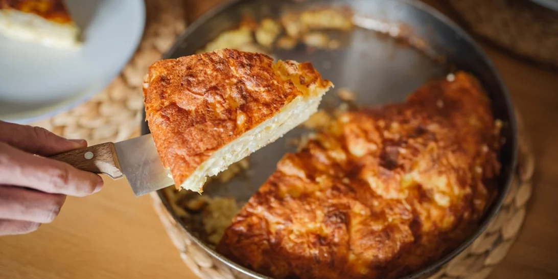 Γρήγορη τυρόπιτα χωρίς φύλλο για εσένα που τρέχεις να τα προλάβεις όλα