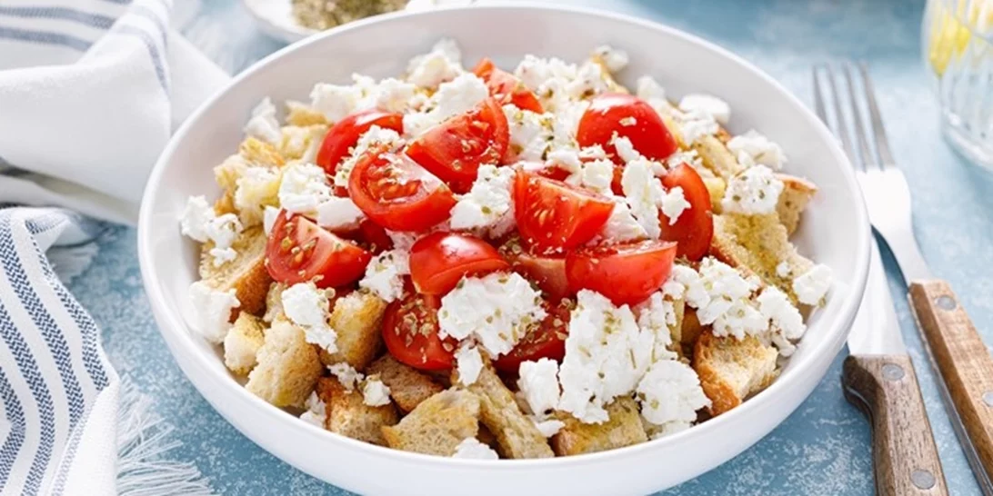 Είναι επίσημο | Ο Κρητικός ντάκος η καλύτερη σαλάτα του κόσμου