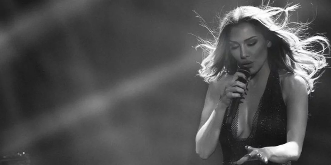 Δέσποινα Βανδή & Βασίλης Μπισμπίκης | Σε κρητικό κέντρο στο Μοσχάτο - Στην παρέα τους η Μαρία Τζομπανάκη