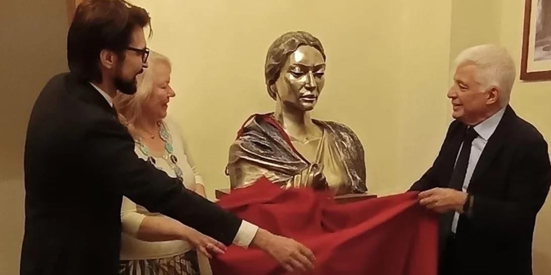 Στην Όπερα της Ρώμης τοποθετήθηκε η προτομή της Μαρίας Κάλλας, έργο του γλύπτη Νίκου Φλώρου