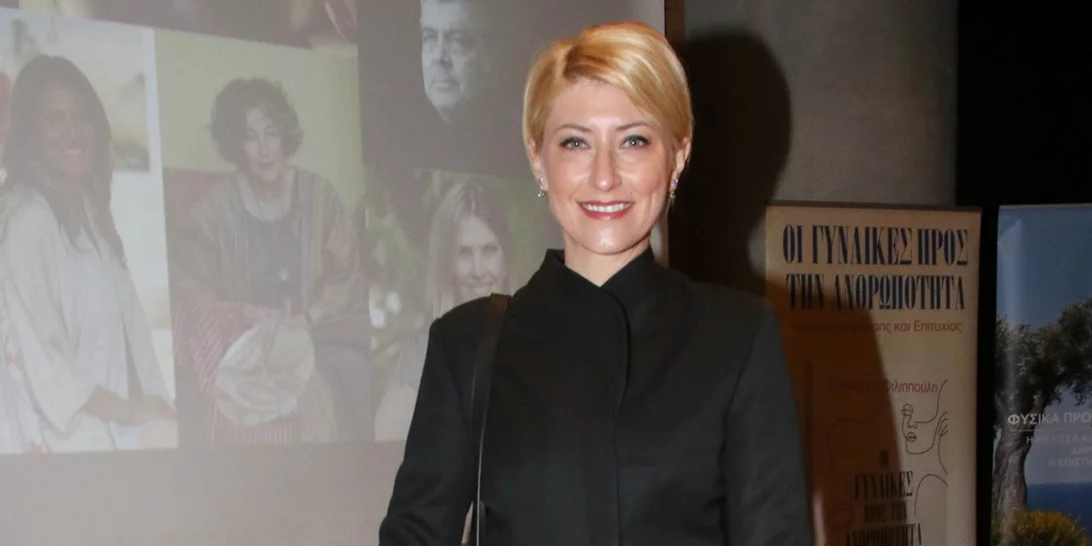 H Σία Κοσιώνη φωτογραφίζει τον Δήμο Μπακογιάννη ντυμένο τσολιά