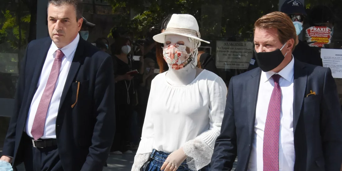 Επίθεση με βιτριόλι | Οι Φωτογραφίες ντοκουμέντο από το αυτοκίνητο της κατηγορουμένης