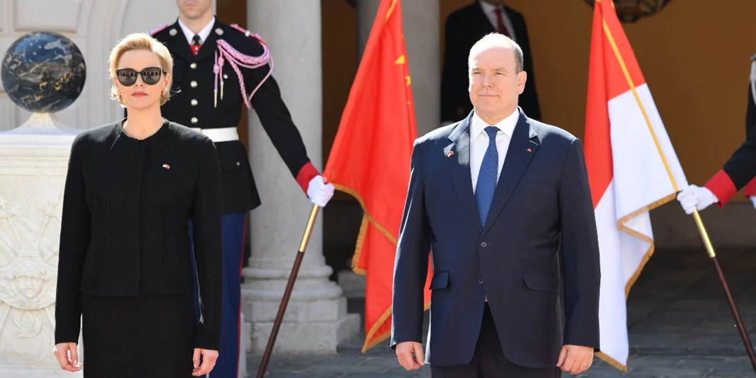 "Η σχέση τους είναι πολύ κακή": Eιδικός στη γλώσσα του σώματος αναλύει τις φωτό Αλβέρτου και Σαρλίν