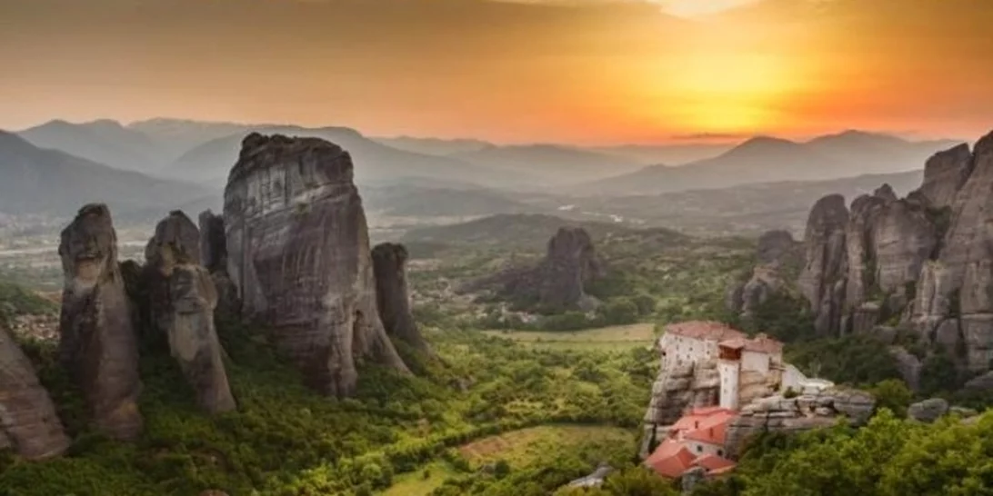 Σε κορυφαίο ταξιδιωτικό προορισμό της χώρας αναδεικνύονται τα Μετέωρα με 2.5 εκατ. επισκέπτες κάθε χρόνο