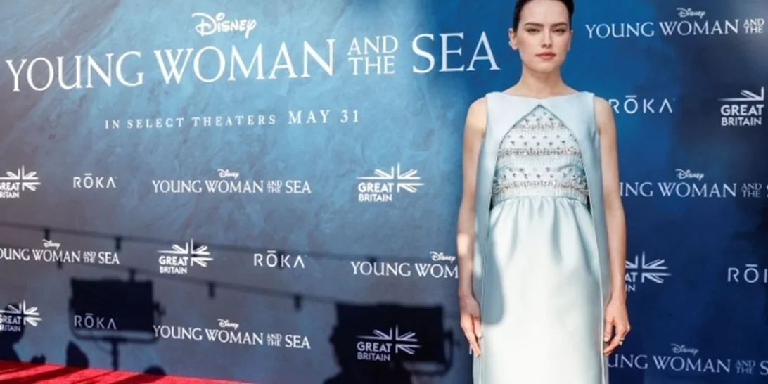 Η πρωτοπόρος κολυμβήτρια της Μάγχης τιμάται στην ταινία "Young Woman and the Sea"