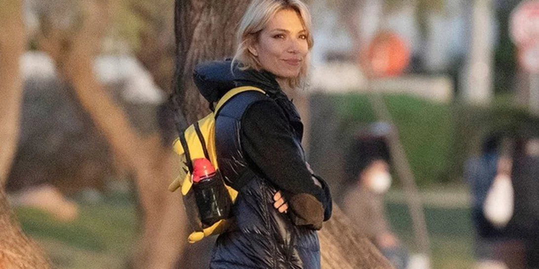 Η Βίκυ Καγιά "αδιαφορεί" για τον ντόρο γύρω από το όνομά της. Βγαίνει βόλτα με τον υπέροχο γιο της