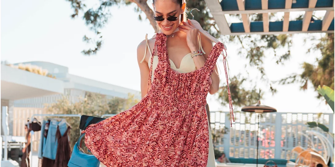 Στη συλλογή της Stradivarius βρήκαμε τα πιο ωραία μίνι φορέματα για το καλοκαίρι - και όλα κοστίζουν κάτω από 30€