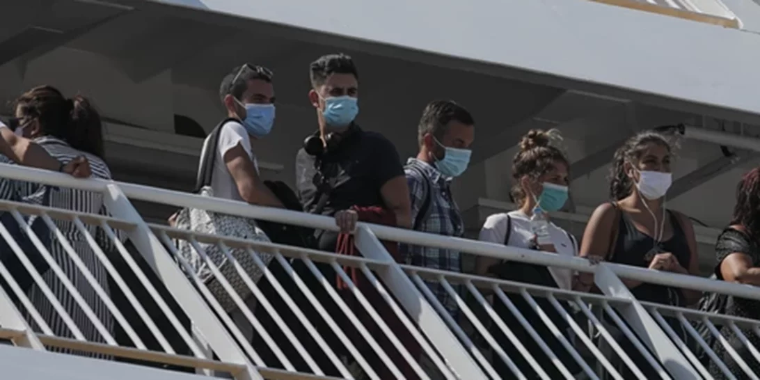 Τέλος οι μάσκες από σήμερα | Πού θα παραμείνουν υποχρεωτικές - Πώς θα ταξιδεύουμε το καλοκαίρι