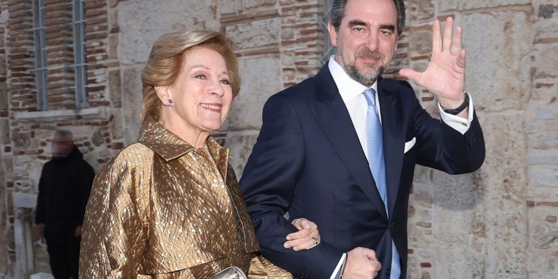 Η ευχαριστήρια κάρτα της Άννας Μαρίας με την οικογενειακή φωτογραφία γάμου