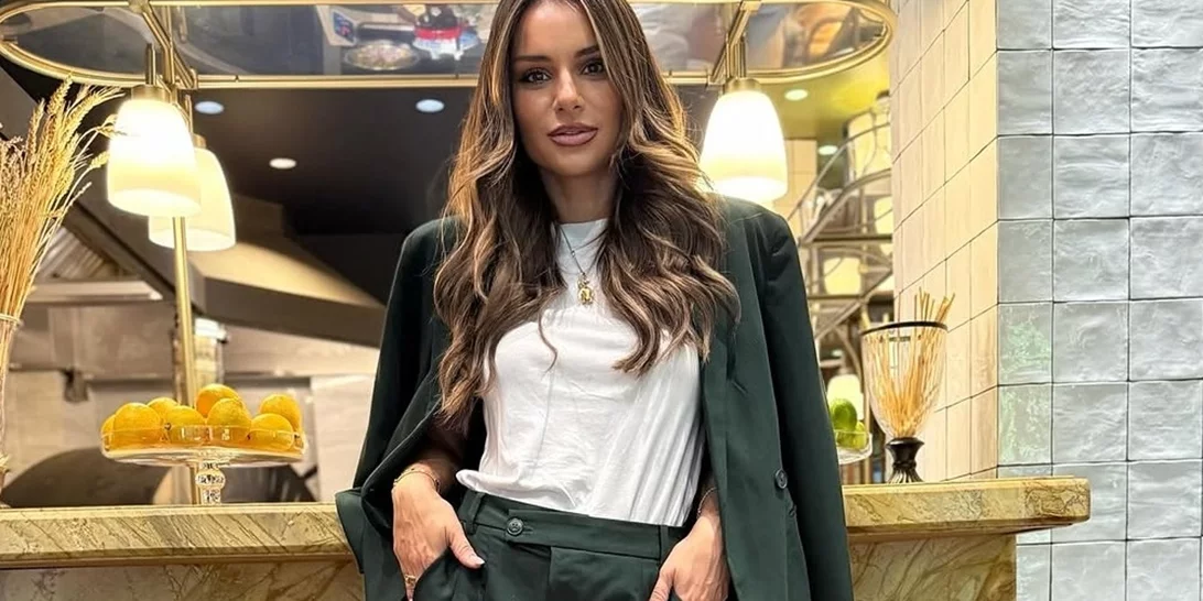 Strawberry Milk Nails | Η Ελένη Τσολάκη έκανε το πιο γλυκό μανικιούρ της σεζόν