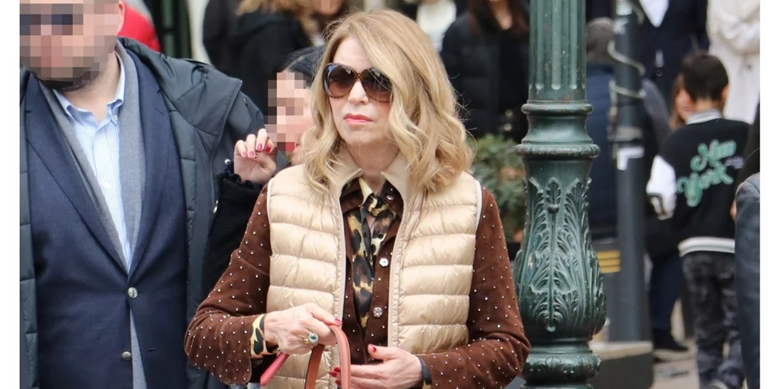 Η casual chic εμφάνιση της Έλλης Στάη με το πανωφόρι που θα φορέσεις ακόμα και την άνοιξη