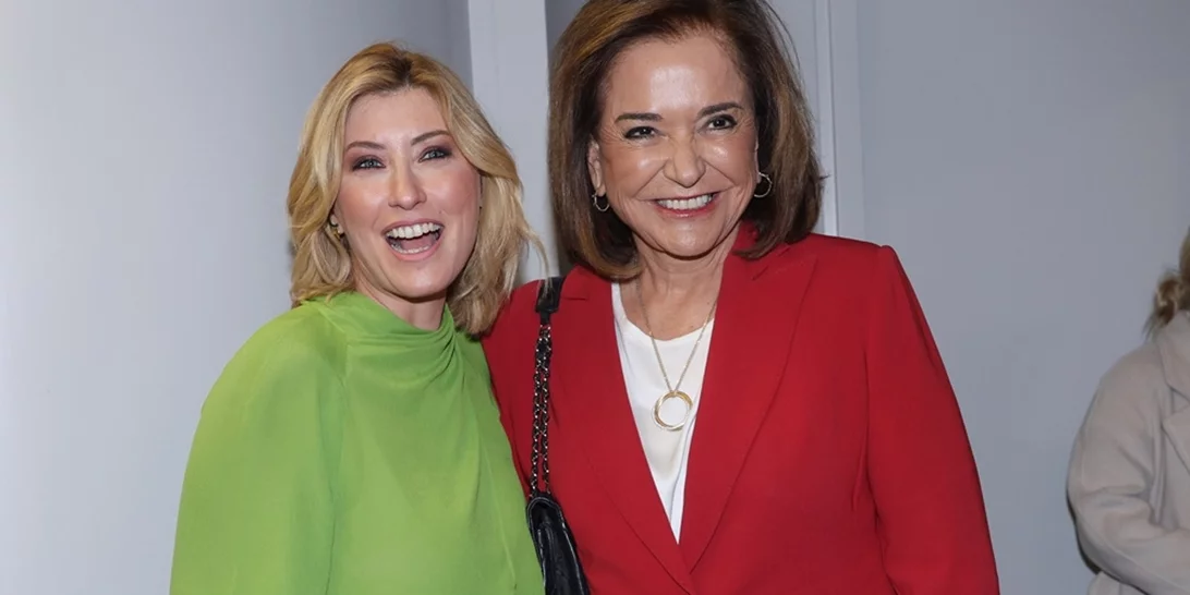 Σία Κοσιώνη και Ντόρα Μπακογιάννη στο Ηρώδειο | Χαμογελαστές με εντυπωσιακά looks