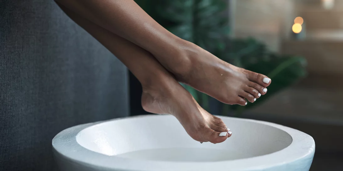 Πώς να απαλλαχθείς από τις σκασμένες φτέρνες μια για πάντα