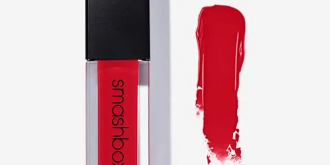 Το κόκκινο κραγιόν που θα κάνει το δόντια σου να δείχνουν κατάλευκα