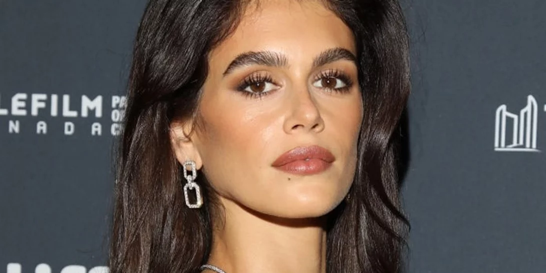 Πλαϊνή φράντζα | Το σέξι hair trend του 2005 επανέρχεται δριμύτερο φέτος